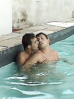 sexo na piscina