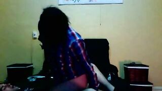 Pompino gay amatoriale seguito da scopata con dildo e cazzo