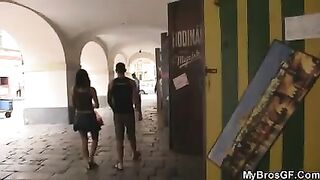 Guy encontra a namorada chupando o pau do irmão!