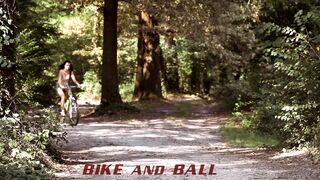 Fahrrad und Ball - Sapphira A