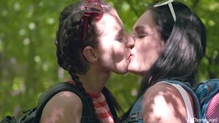 One Hot Summer Folge 3 - Cheeky Smile - Emylia Argan & Lee Anne