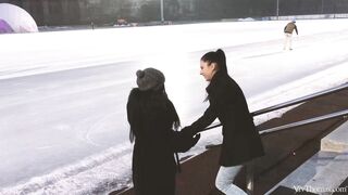 Winter Warmers Episodio 1 - Patinaje sobre hielo - Rebecca Volpetti y Sasha Rose