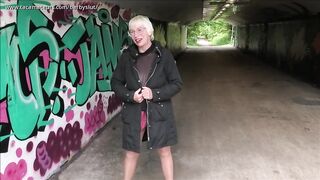 Exibindo em meia-calça lá fora