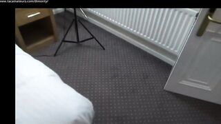 Le ragazze giocano con il cameriere Pt1