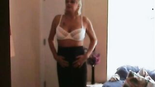 Gioca con le mutandine Pt1