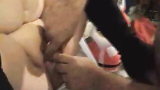 Grand-mère Libby décharge le sac du Père Noël 2