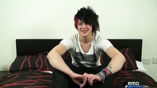 Lo splendido Louis si fa scopare la sua carne emo - Louis Phantom Jerks
