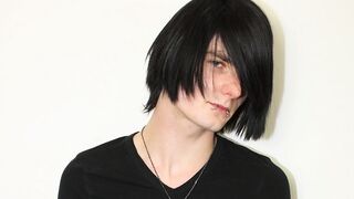 Aiden revient pour se branler encore plus de crème ! - Aiden Riley se branle