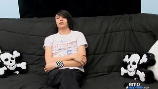 Roxy curte um vibrador de vidro enquanto ele se masturba - Roxy Red