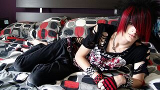 Vayne, un garçon emo américain, livre un superbe solo ! - Vayne Insanity Wanks