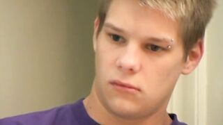 Garoto Twink Pego Acariciando-o! - Jeremiah Johnson &amp; Michael Sipos