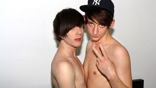 Sean liebt es, für einen heißen Emo wie Max der Bottom zu sein! - Max Brown fickt Sean Taylor