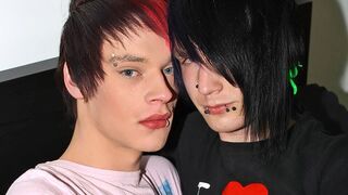 Tyler baise Lewis jusqu'à ce qu'il perde son jus - Tyler Ellis & Lewis Romeo