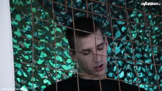 Kris Wallace tarado recebe uma foda de alta octanagem de um policial faminto por bunda! HD