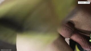 Bombeiros de flip-flops são gozados intensamente com esperma quente de adolescentes HD