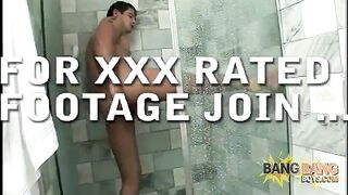 Lucas Pirelli avec un jouet