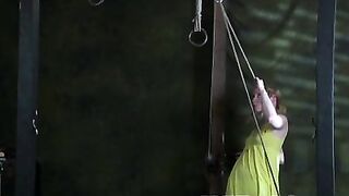 Adolescente em vídeo de escravidão