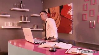 Um grande pau masturbando para JP - JP Dubois