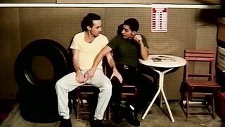 Der haarige Adonis Dean bekommt ein Loch - Dean Maxwell und Mike Cesar