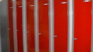 Lesbensex in der Umkleidekabine