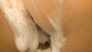 Milf debaixo do chuveiro