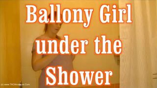 Ragazza Palloncino Sotto La Doccia