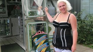 Barby nella roulotte