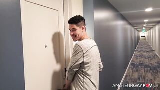 O vizinho me convida para entrar