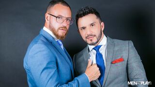 PEEPING PHOTOGRAPHER