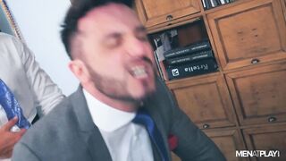 PEEPING PHOTOGRAPHER