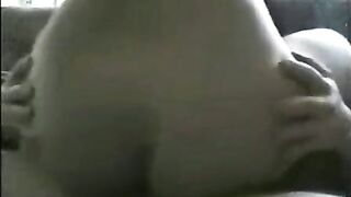 Donna sexy prosperosa che succhia il cazzo e poi cavalca