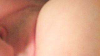 Mi video mentre vengo mangiato e scopato