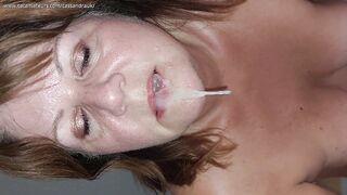 Engolindo seu esperma