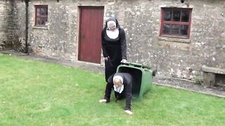 Nonnen auf der Flucht