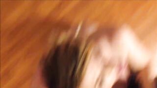 Piccola puttanella! Doggy Daisy succhia e scopa Pt3