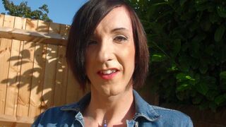 Lisa nel giardino del pub