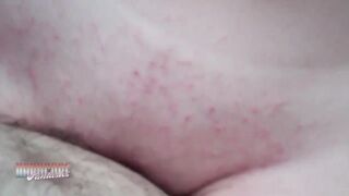 Aurora Green che strofina la sua figa sul suo cazzo