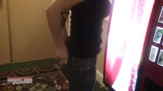 Diversão no lobby do hotel