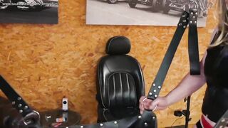 Jenny y Lisa en una follada BDSM a pelo, parte 7