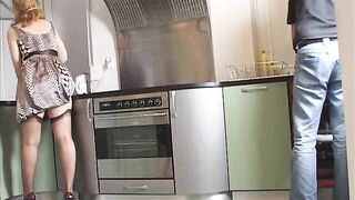 Fontanero que limpia el culo