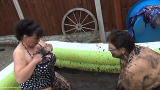 Lutte dans la boue de Kim et Honey, 1ère partie