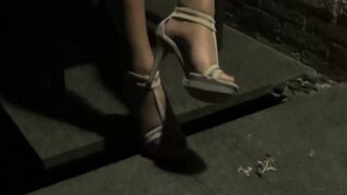 MILF di classe mostra i suoi piedi