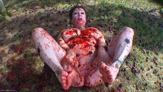 Schmutzige Masturbation mit roten Pflaumen Pt2