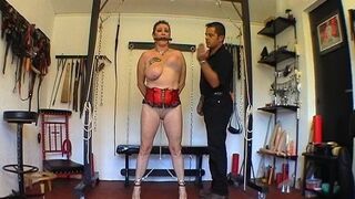 Meus Peitos Grandes Levaram um Tapa