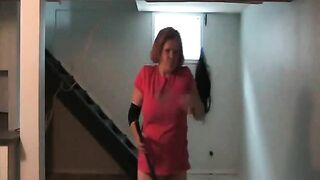 Crack House Besen Tänzeln