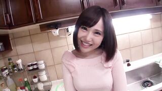 Adolescente giapponese seduce per la prima volta succhiando