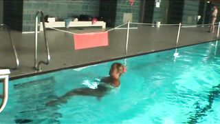 Nu na piscina pública Pt3