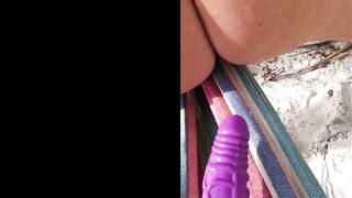 Ricevere una bella scopata e una creampie sulla spiaggia