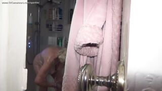 Garoto safado me espia no chuveiro