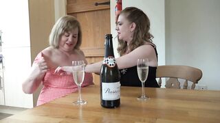 Divertimento con Lily May in cucina Pt1